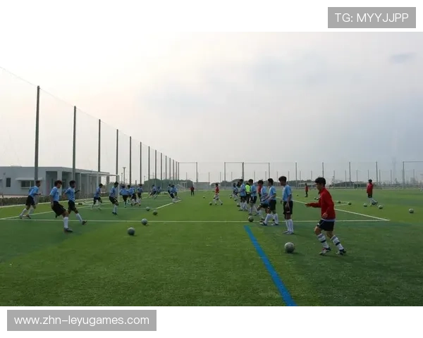 足球俱乐部在青训中加强对未成年球员的合同与权益教育保护，足球青训俱乐部规章制度